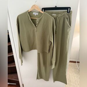 Waverles Sage Green Lounge Set Size M